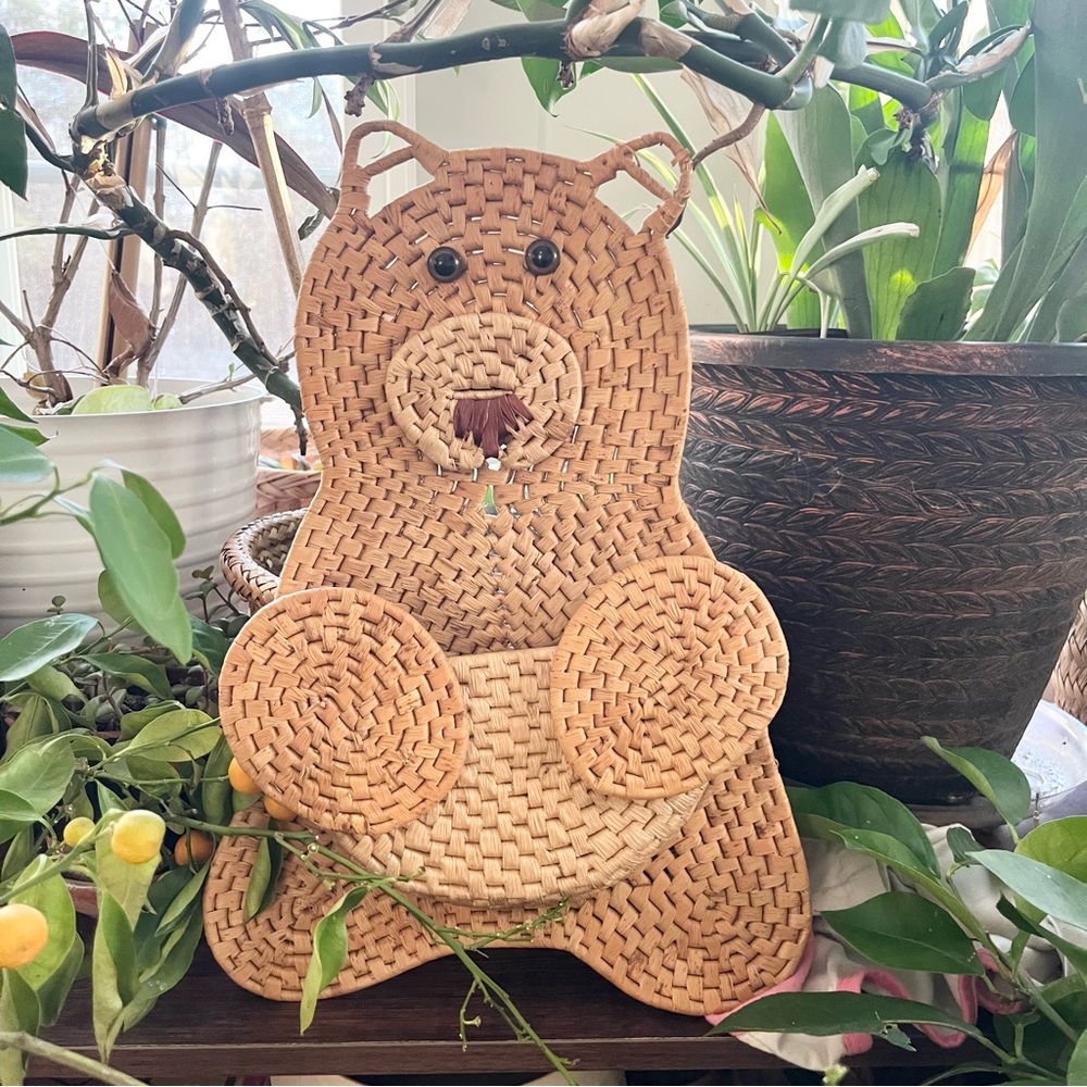 Woven Straw Wicker Bear-Shaped Wall Pocket Accent Boho Decoration Kids Flowers